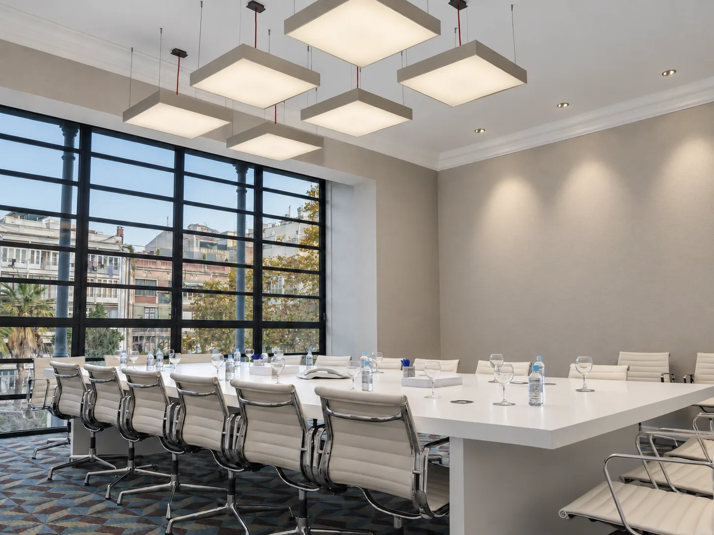 Sala de reuniones en oficinas de Passeig de Gràcia 98, Barcelona