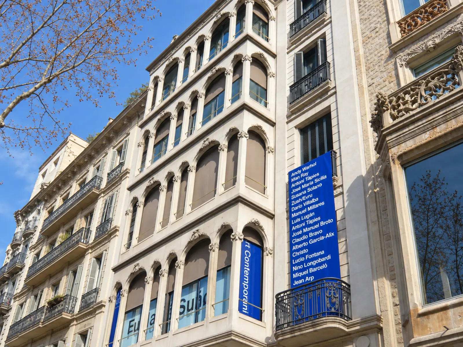 Fachada del edificio protegido del proyecto de oficinas en el Passeig de Gràcia, Barcelona