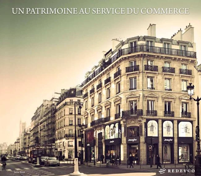 Portada original de Un patrimoine au service du commerce, con una fachada de la rue de Rivoli de París